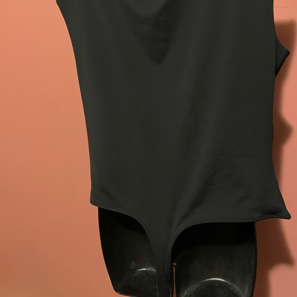 Express Black Scoop-Neck Sleeveless Bodysuit - Picture 5 of 5